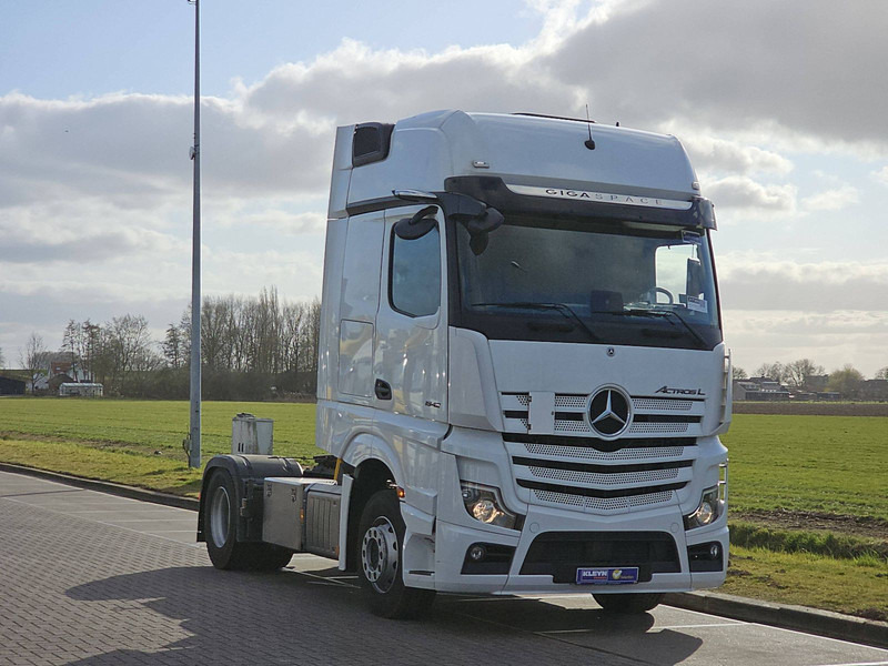 Mercedes-Benz ACTROS 1842 LS MP5 GIGASPACE - Nyergesvontató: 5 kép. Mercedes-Benz ACTROS 1842 LS MP5 GIGASPACE - Nyergesvontató: 5 kép.