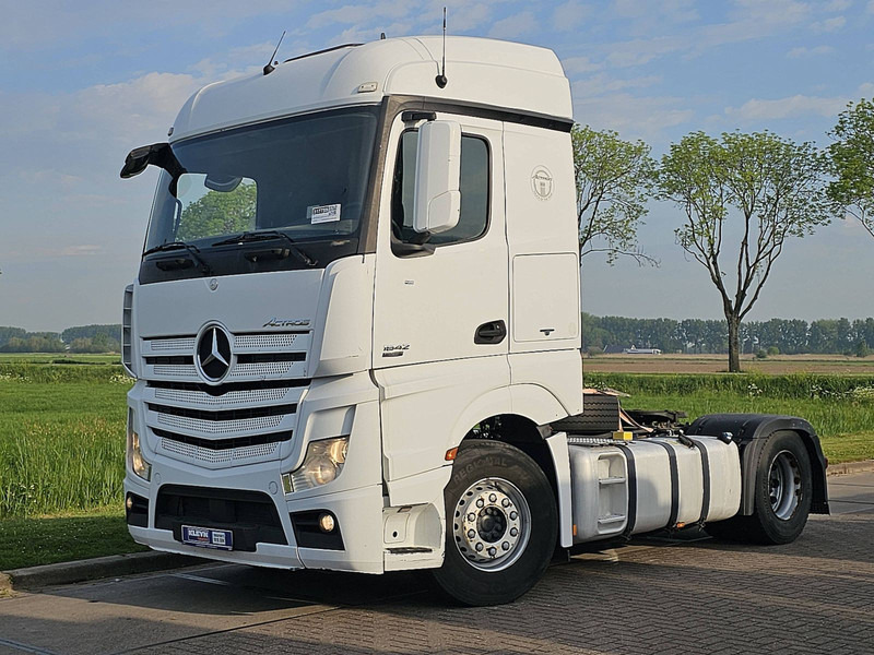 Mercedes-Benz ACTROS 1842 LS STEAMSPACE 2X TANK - Nyergesvontató: 2 kép. Mercedes-Benz ACTROS 1842 LS STEAMSPACE 2X TANK - Nyergesvontató: 2 kép.