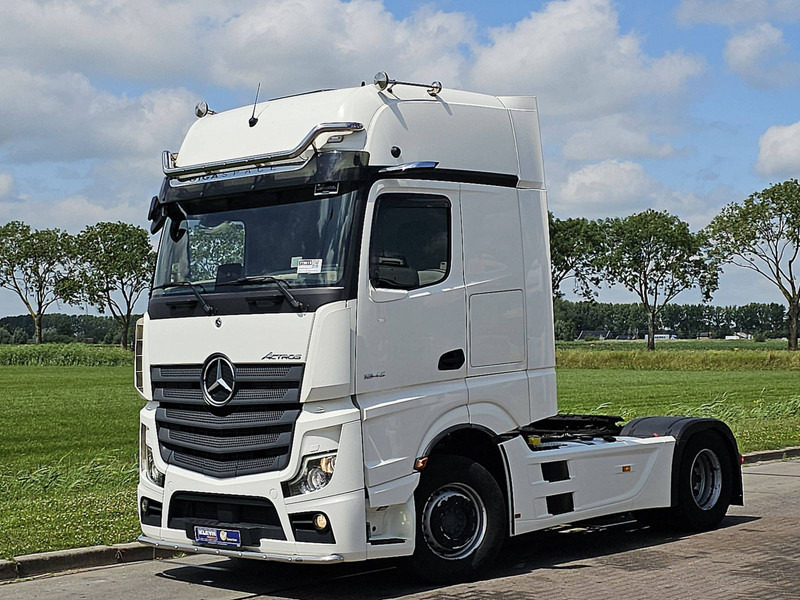 Mercedes-Benz ACTROS 1845 LS Gigaspace - Nyergesvontató: 2 kép. Mercedes-Benz ACTROS 1845 LS Gigaspace - Nyergesvontató: 2 kép.