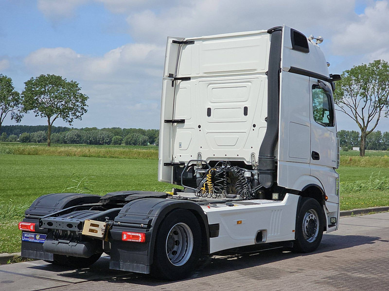 Mercedes-Benz ACTROS 1845 LS Gigaspace - Nyergesvontató: 3 kép. Mercedes-Benz ACTROS 1845 LS Gigaspace - Nyergesvontató: 3 kép.