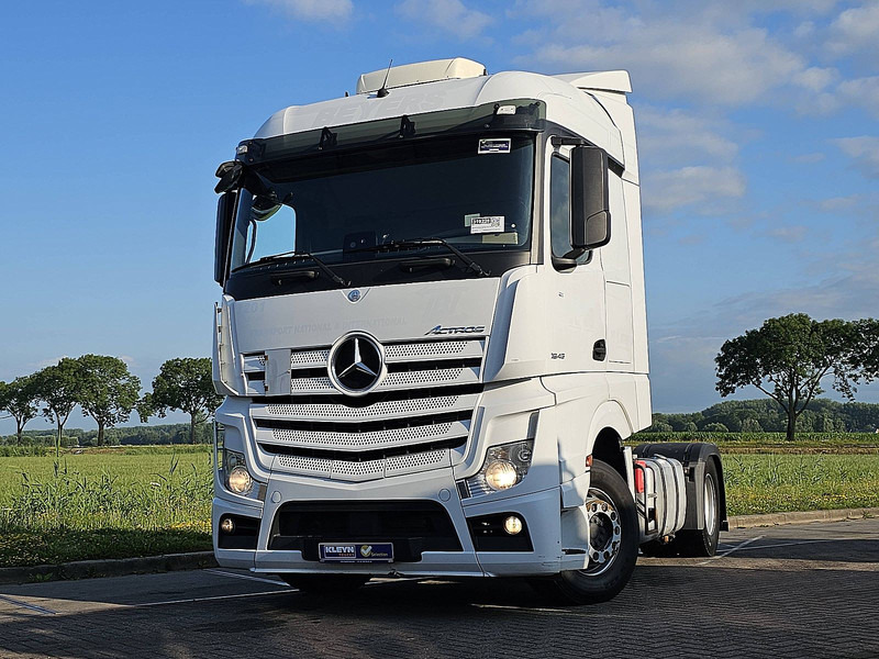 Mercedes-Benz ACTROS 1845 LS - Nyergesvontató: 1 kép. Mercedes-Benz ACTROS 1845 LS - Nyergesvontató: 1 kép.