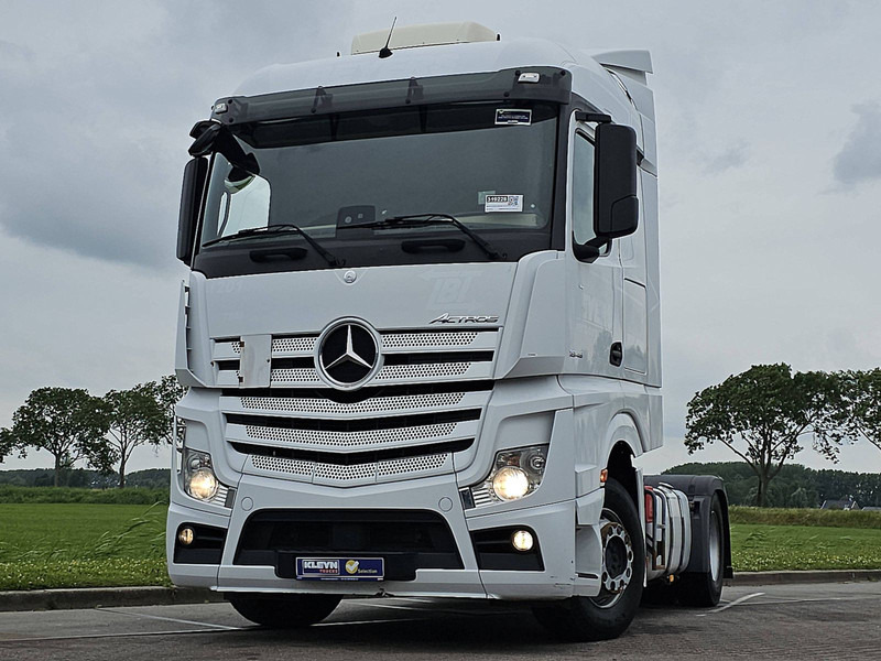 Mercedes-Benz ACTROS 1845 LS - Nyergesvontató: 1 kép. Mercedes-Benz ACTROS 1845 LS - Nyergesvontató: 1 kép.