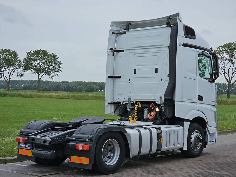 Mercedes-Benz ACTROS 1845 LS - Nyergesvontató: 3 kép. Mercedes-Benz ACTROS 1845 LS - Nyergesvontató: 3 kép.