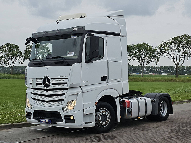 Mercedes-Benz ACTROS 1845 LS - Nyergesvontató: 2 kép. Mercedes-Benz ACTROS 1845 LS - Nyergesvontató: 2 kép.