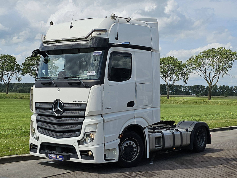 Mercedes-Benz ACTROS 1845 LS NR MP5 GIGASP. RET. - Nyergesvontató: 2 kép. Mercedes-Benz ACTROS 1845 LS NR MP5 GIGASP. RET. - Nyergesvontató: 2 kép.