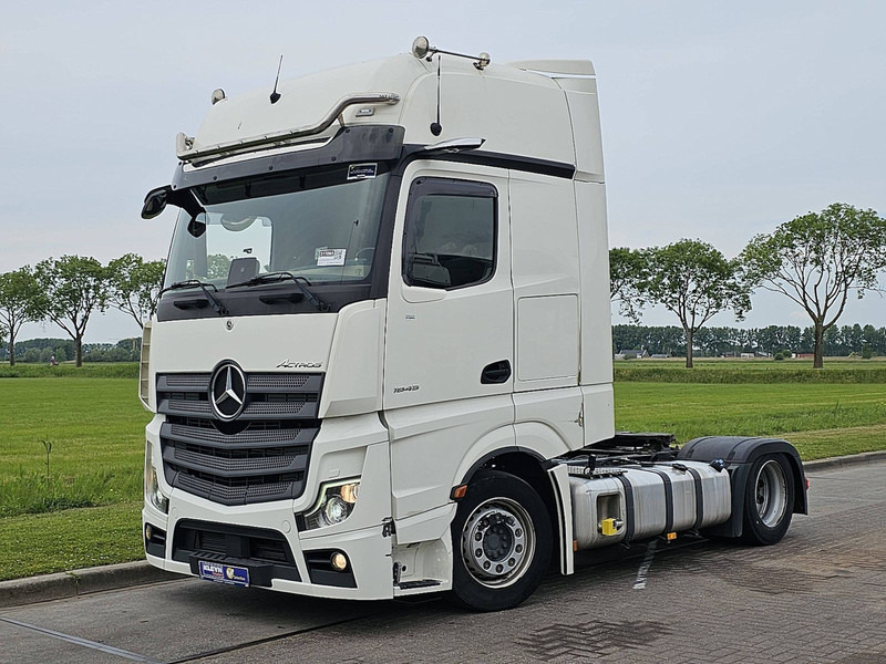 Mercedes-Benz ACTROS 1845 LS NR MP5 GIGASP. RET. - Nyergesvontató: 2 kép. Mercedes-Benz ACTROS 1845 LS NR MP5 GIGASP. RET. - Nyergesvontató: 2 kép.