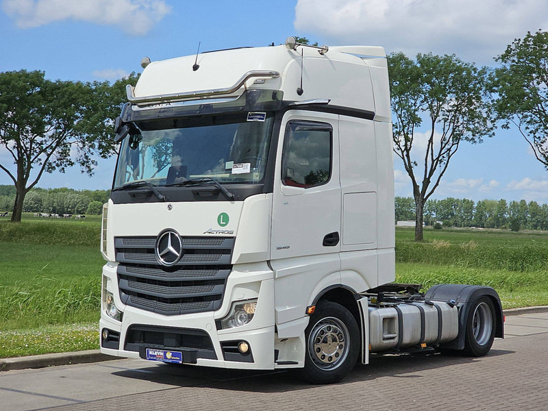 Mercedes-Benz ACTROS 1845 LS NR MP5 GIGASP. RET. - Nyergesvontató: 2 kép. Mercedes-Benz ACTROS 1845 LS NR MP5 GIGASP. RET. - Nyergesvontató: 2 kép.