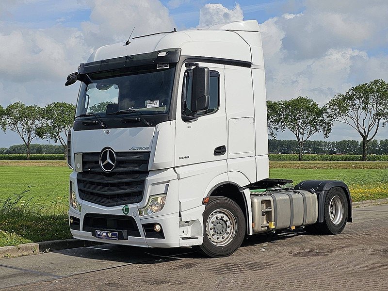 Mercedes-Benz ACTROS 1848 LS STR.SP. RET. 2X TANK - Nyergesvontató: 2 kép. Mercedes-Benz ACTROS 1848 LS STR.SP. RET. 2X TANK - Nyergesvontató: 2 kép.