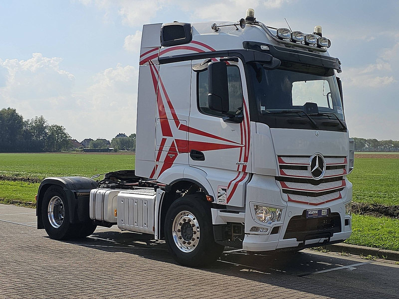 Mercedes-Benz ACTROS 1851 - Nyergesvontató: 5 kép. Mercedes-Benz ACTROS 1851 - Nyergesvontató: 5 kép.