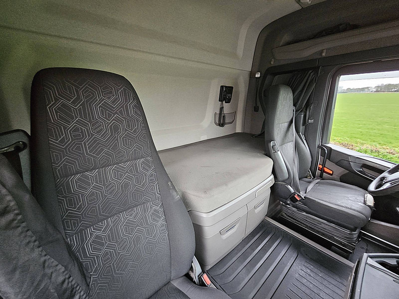 Nyergesvontató Scania R450: 14 kép.