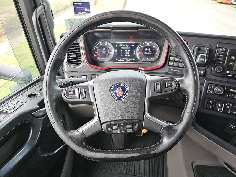 Nyergesvontató Scania R650 6X4 RETARDER LED: 13 kép.