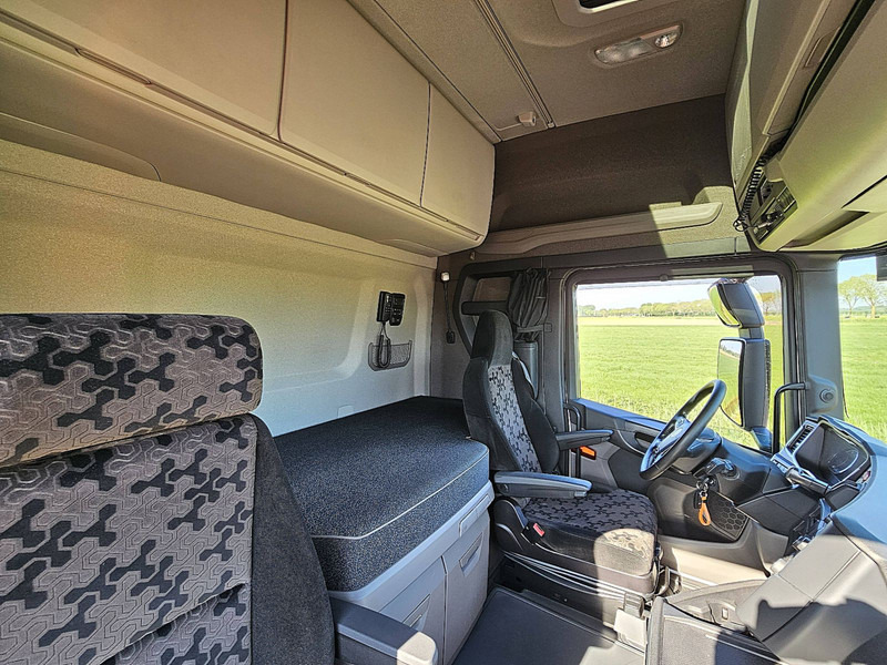 Nyergesvontató Scania S450: 16 kép.
