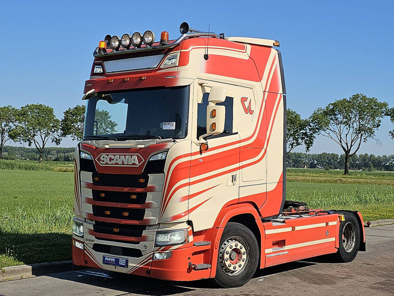 Scania S520 V8 RET. LEATHER - Nyergesvontató: 2 kép. Scania S520 V8 RET. LEATHER - Nyergesvontató: 2 kép.