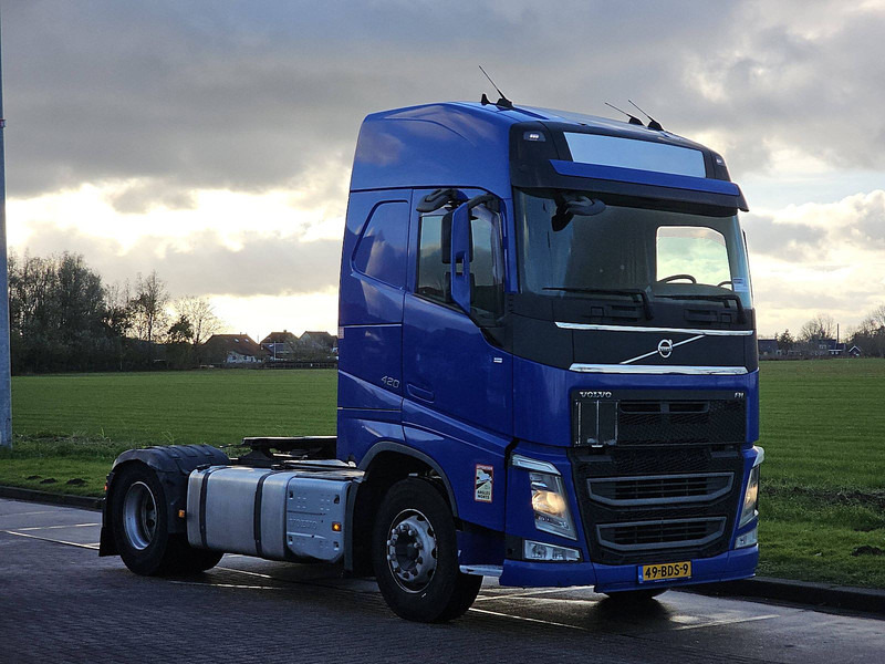 Volvo FH 420 GLOBETROTTER NL-TRUC - Nyergesvontató: 5 kép. Volvo FH 420 GLOBETROTTER NL-TRUC - Nyergesvontató: 5 kép.