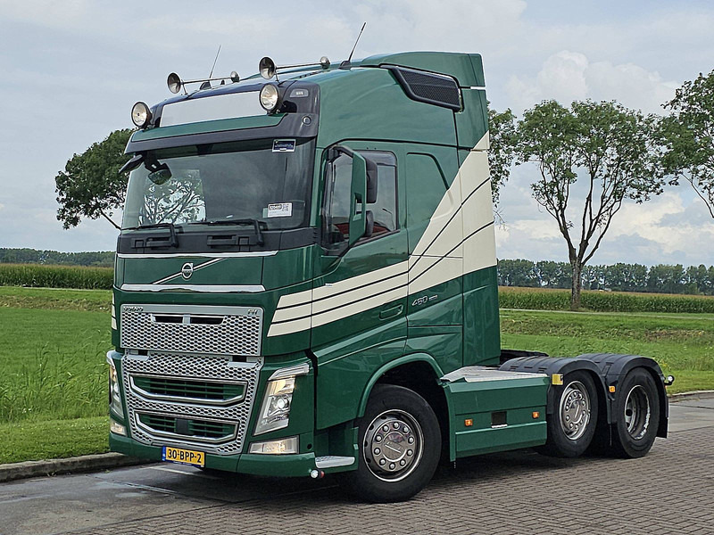 Volvo FH 460 6X2 STEER XEN. LEATH - Nyergesvontató: 2 kép. Volvo FH 460 6X2 STEER XEN. LEATH - Nyergesvontató: 2 kép.