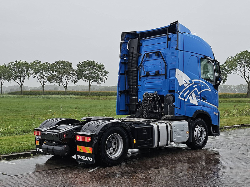 Volvo FH 460 FH5 2X TANK VEB+ - Nyergesvontató: 3 kép. Volvo FH 460 FH5 2X TANK VEB+ - Nyergesvontató: 3 kép.