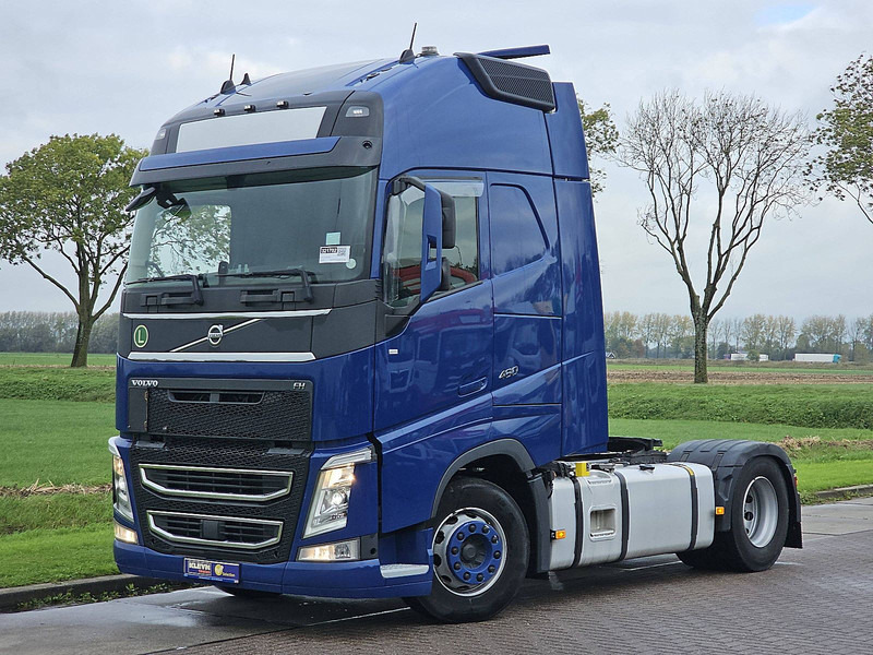 Volvo FH 460 - Nyergesvontató: 2 kép. Volvo FH 460 - Nyergesvontató: 2 kép.