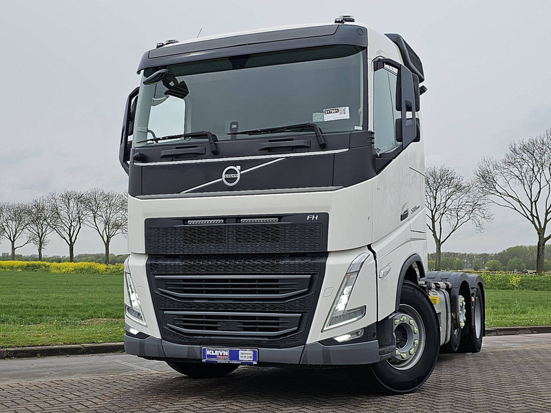 Volvo FH 500 FH5 6X2 STEERED PTO - Nyergesvontató: 1 kép. Volvo FH 500 FH5 6X2 STEERED PTO - Nyergesvontató: 1 kép.