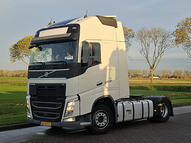 Volvo FH 500 - Nyergesvontató: 2 kép. Volvo FH 500 - Nyergesvontató: 2 kép.