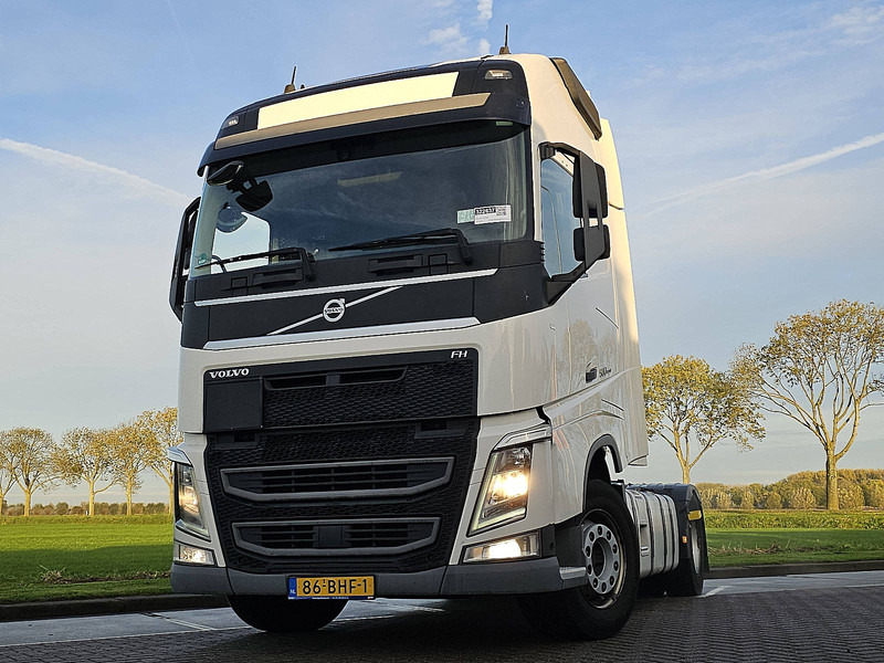 Volvo FH 500 - Nyergesvontató: 1 kép. Volvo FH 500 - Nyergesvontató: 1 kép.