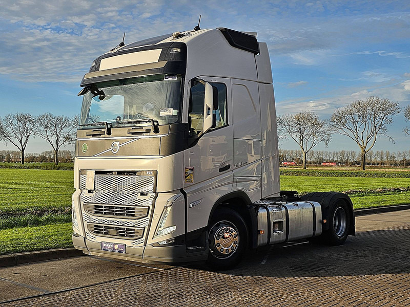 Volvo FH 500 XL, - Nyergesvontató: 2 kép. Volvo FH 500 XL, - Nyergesvontató: 2 kép.