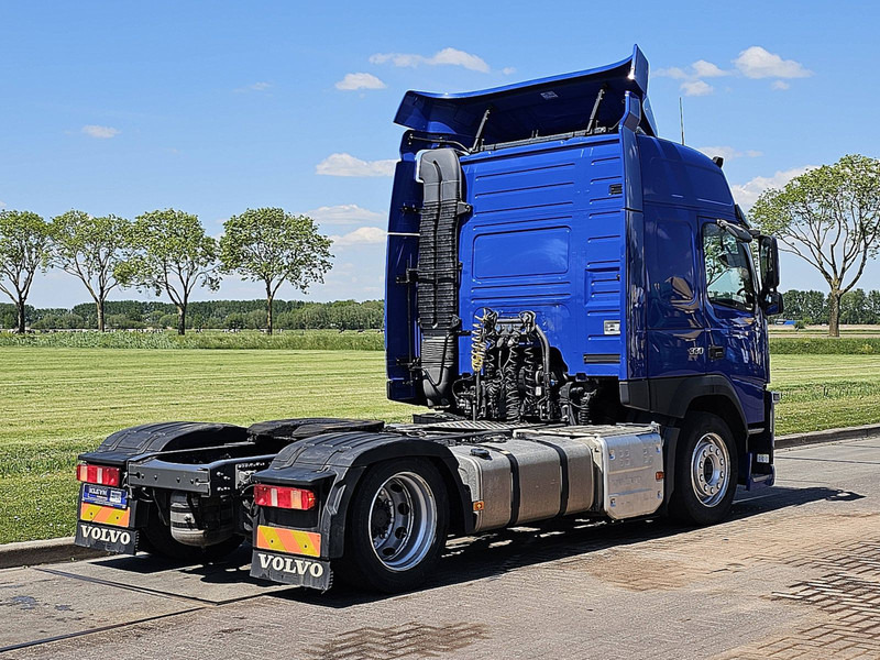 Volvo FM 330 GLOBE X-LOW 314TKM - Nyergesvontató: 3 kép. Volvo FM 330 GLOBE X-LOW 314TKM - Nyergesvontató: 3 kép.