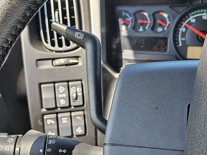 Dobozos felépítményű teherautó Renault D 240 11.9T AIRCO TAILLIFT: 10 kép.