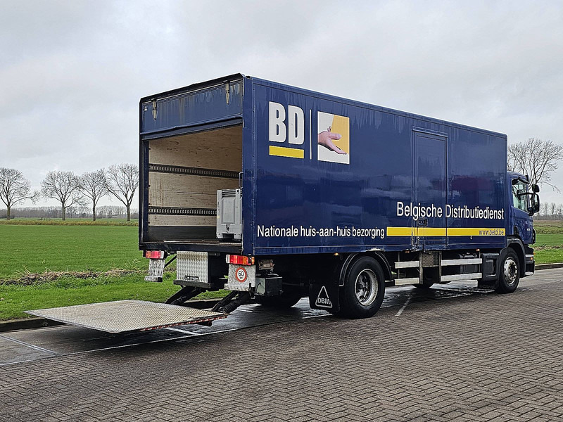 Scania P230 - Dobozos felépítményű teherautó: 3 kép. Scania P230 - Dobozos felépítményű teherautó: 3 kép.