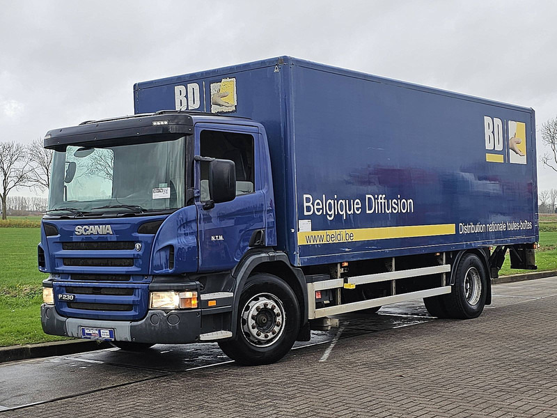 Scania P230 - Dobozos felépítményű teherautó: 2 kép. Scania P230 - Dobozos felépítményű teherautó: 2 kép.