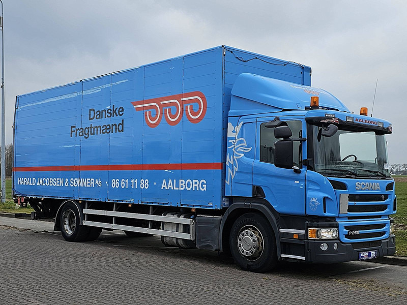 Scania P250 310TKM 2.5T LIFT - Dobozos felépítményű teherautó: 5 kép. Scania P250 310TKM 2.5T LIFT - Dobozos felépítményű teherautó: 5 kép.