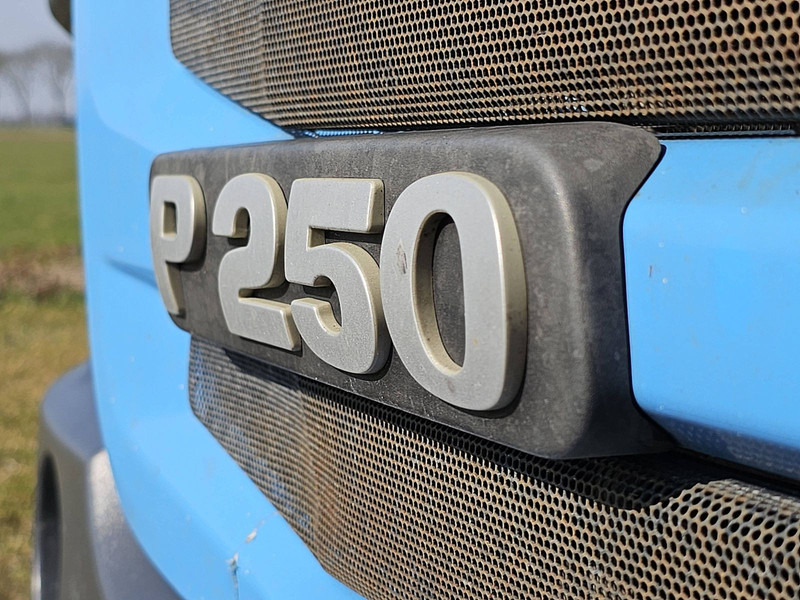 Dobozos felépítményű teherautó Scania P250: 14 kép.