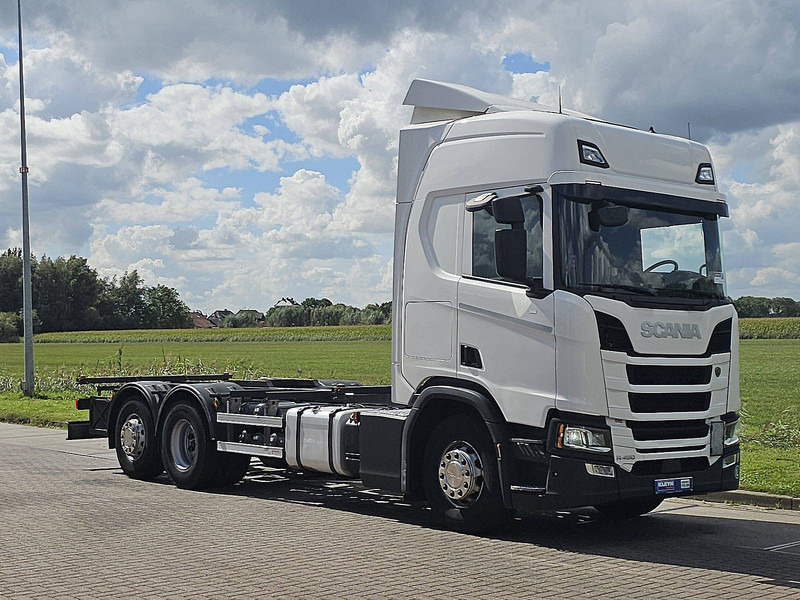 Scania R450 6x2*4 - Cserefelépítményes teherautó: 5 kép. Scania R450 6x2*4 - Cserefelépítményes teherautó: 5 kép.