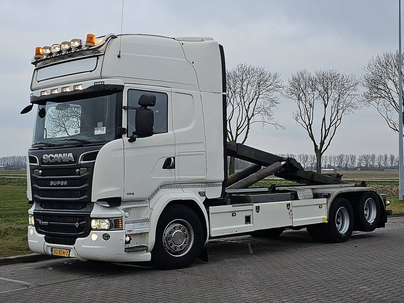 Scania R520 TL V8 6X2 NL-TRUCK - Horgos rakodó teherautó: 2 kép. Scania R520 TL V8 6X2 NL-TRUCK - Horgos rakodó teherautó: 2 kép.