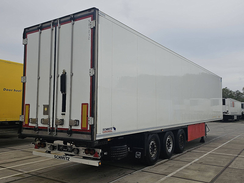 Schmitz Cargobull MEATRAILS - Félpótkocsi hűtős: 2 kép. Schmitz Cargobull MEATRAILS - Félpótkocsi hűtős: 2 kép.