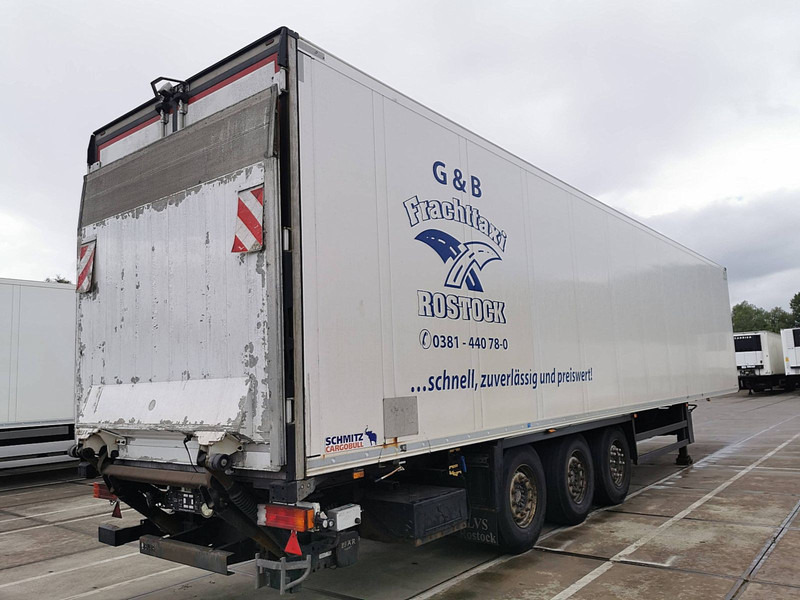 Schmitz Cargobull SKO 24 LADEBORDWAND - Félpótkocsi hűtős: 2 kép. Schmitz Cargobull SKO 24 LADEBORDWAND - Félpótkocsi hűtős: 2 kép.