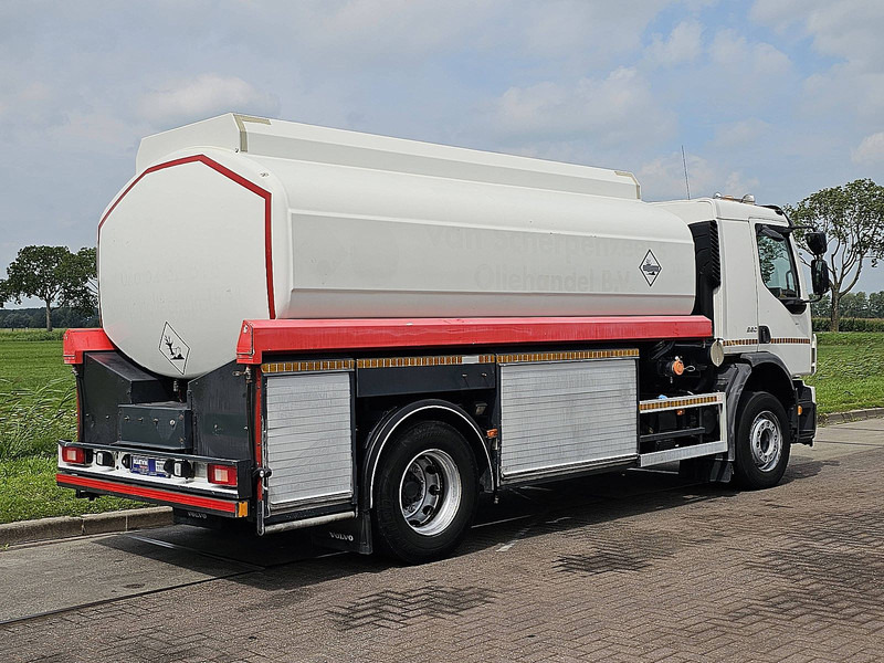 Volvo FE 260.18 - Tartályos teherautó: 3 kép. Volvo FE 260.18 - Tartályos teherautó: 3 kép.