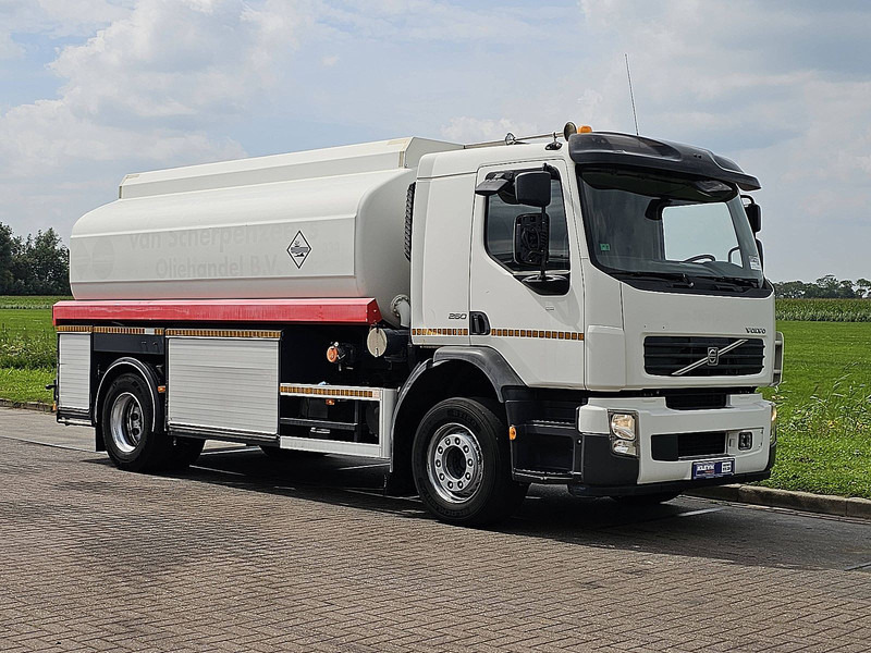 Volvo FE 260.18 - Tartályos teherautó: 5 kép. Volvo FE 260.18 - Tartályos teherautó: 5 kép.