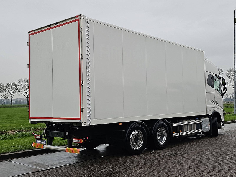 Volvo FH 16.750 6X2*4 4 SEATS 154TKM - Dobozos felépítményű teherautó: 3 kép. Volvo FH 16.750 6X2*4 4 SEATS 154TKM - Dobozos felépítményű teherautó: 3 kép.
