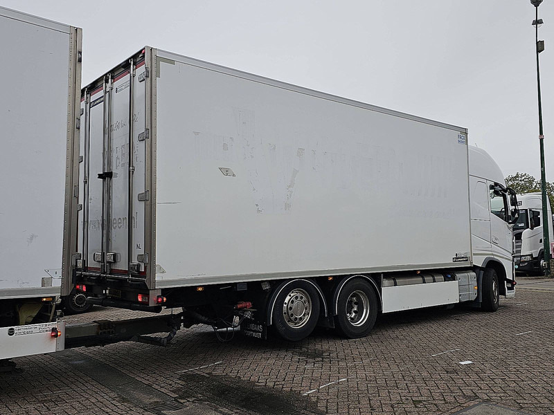 Volvo FH 460 6X2 LAMBERET COMBI - Hűtős teherautó: 3 kép. Volvo FH 460 6X2 LAMBERET COMBI - Hűtős teherautó: 3 kép.