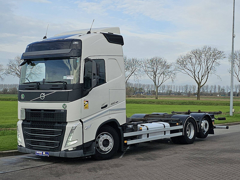 Volvo FH 460 - Cserefelépítményes teherautó: 2 kép. Volvo FH 460 - Cserefelépítményes teherautó: 2 kép.