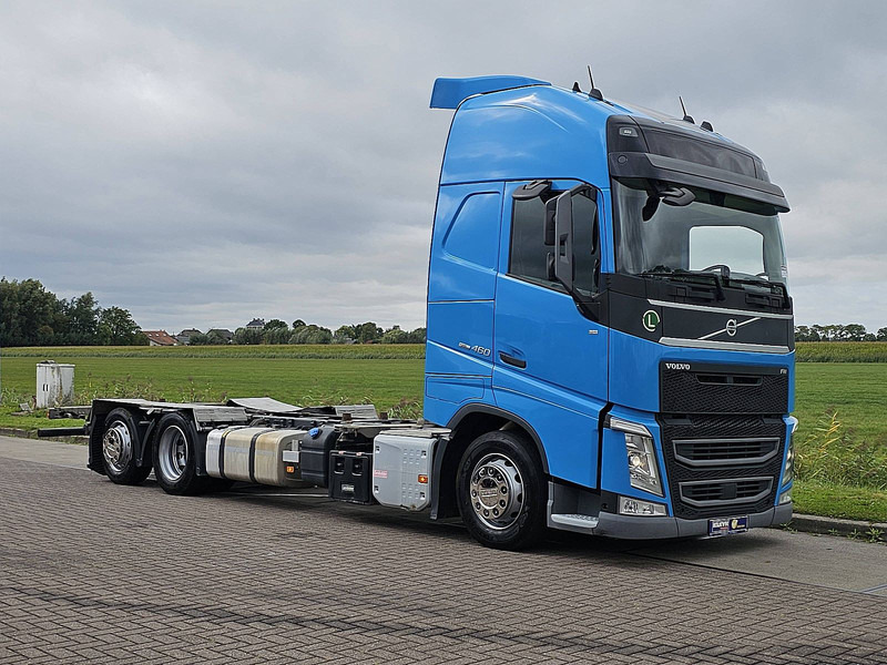 Volvo FH 460 - Cserefelépítményes teherautó: 5 kép. Volvo FH 460 - Cserefelépítményes teherautó: 5 kép.