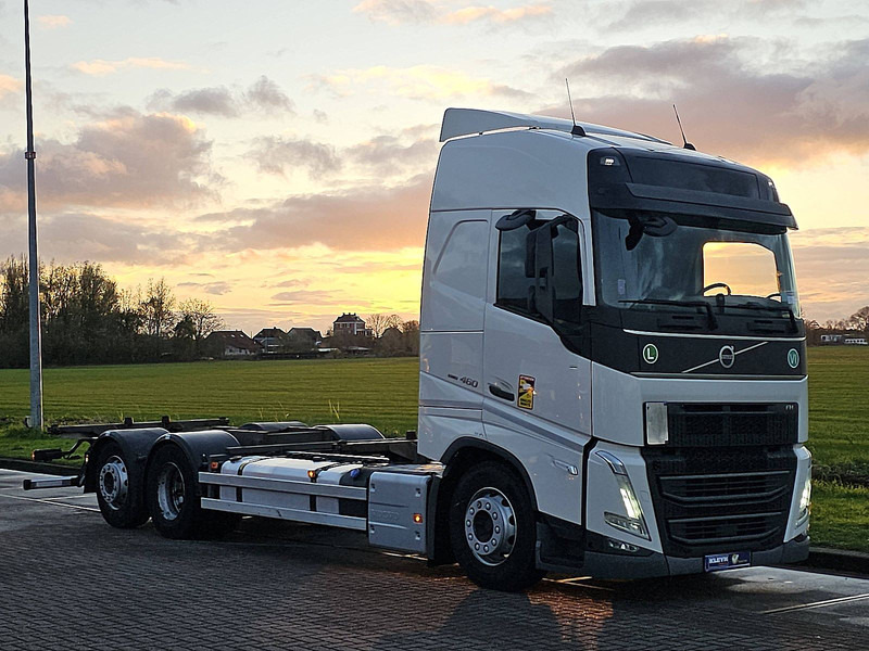 Volvo FH 460 - Cserefelépítményes teherautó: 5 kép. Volvo FH 460 - Cserefelépítményes teherautó: 5 kép.