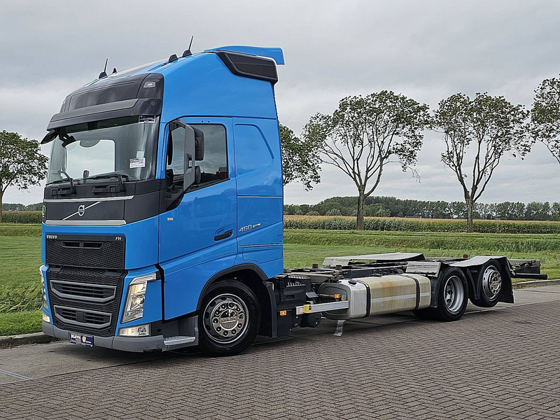 Volvo FH 460 - Cserefelépítményes teherautó: 2 kép. Volvo FH 460 - Cserefelépítményes teherautó: 2 kép.