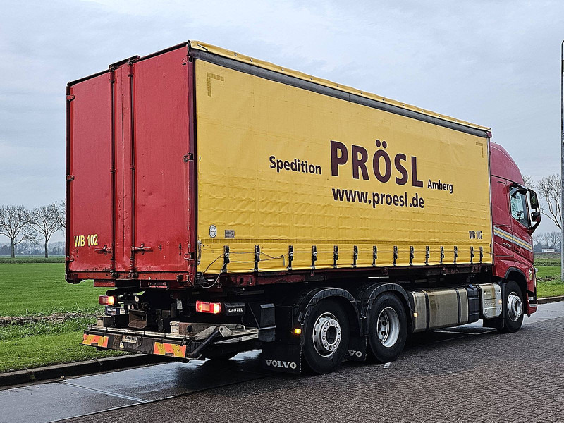 Volvo FH 500 xl - Ponyvás teherautó: 3 kép. Volvo FH 500 xl - Ponyvás teherautó: 3 kép.