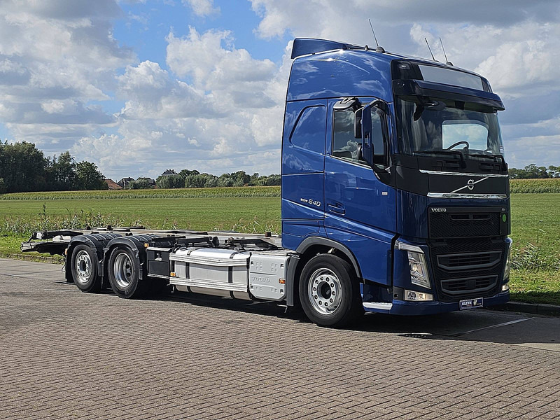 Volvo FH 540 - Cserefelépítményes teherautó: 5 kép. Volvo FH 540 - Cserefelépítményes teherautó: 5 kép.