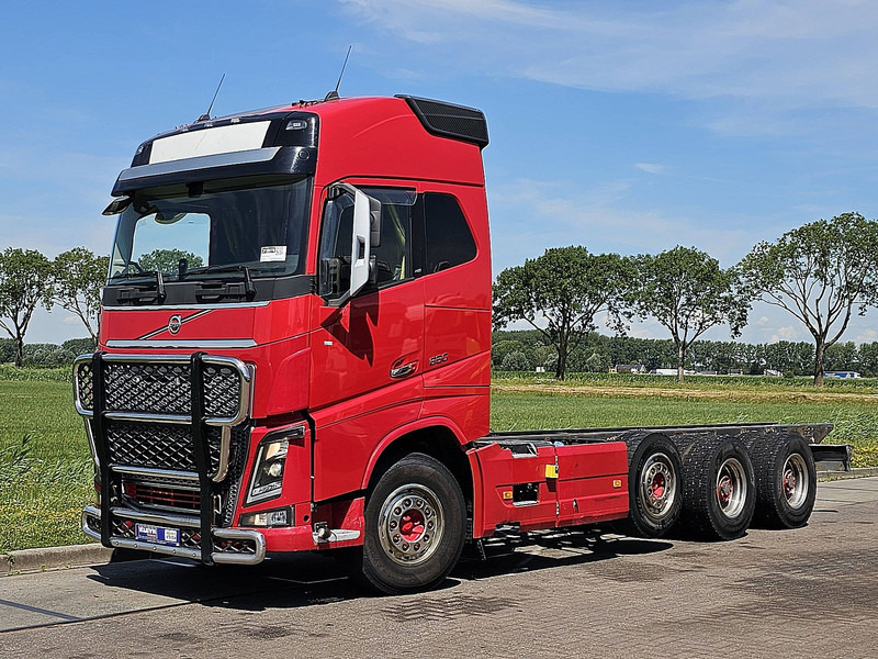 Volvo FH 650 8X4 RETARDER - Alvaz teherautó: 2 kép. Volvo FH 650 8X4 RETARDER - Alvaz teherautó: 2 kép.