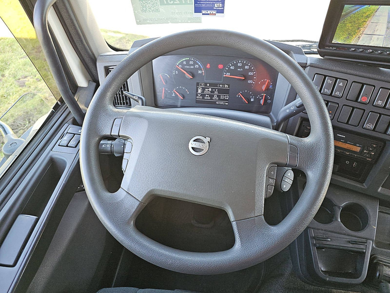 Dobozos felépítményű teherautó Volvo FL 220.12 AIRCO LIFT SIDE DOOR: 10 kép.