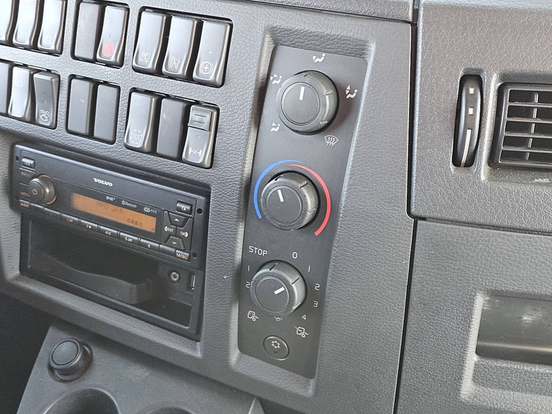 Dobozos felépítményű teherautó Volvo FL 220.12 AIRCO LIFT SIDE DOOR: 9 kép.