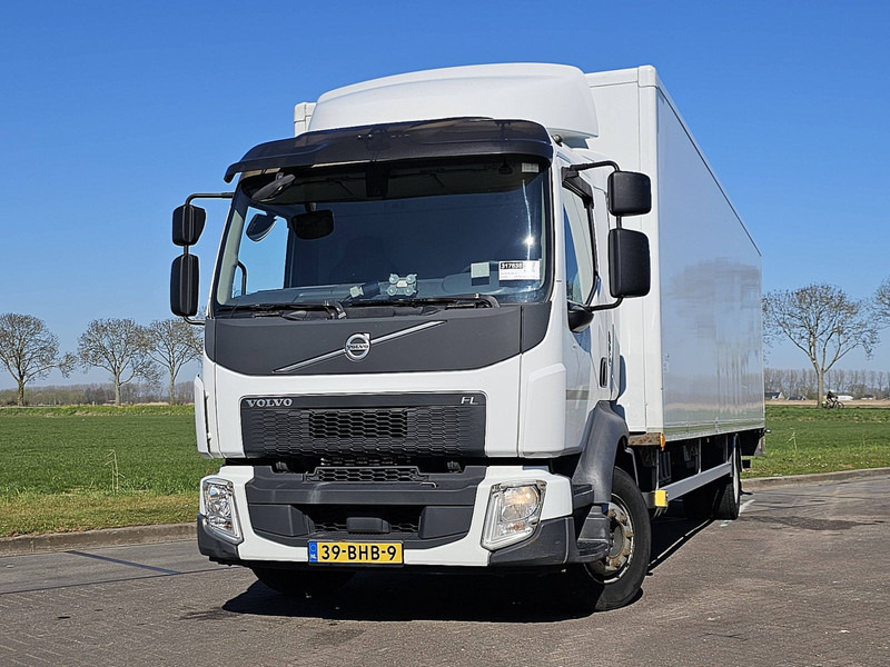 Volvo FL 250.12 - Dobozos felépítményű teherautó: 1 kép. Volvo FL 250.12 - Dobozos felépítményű teherautó: 1 kép.