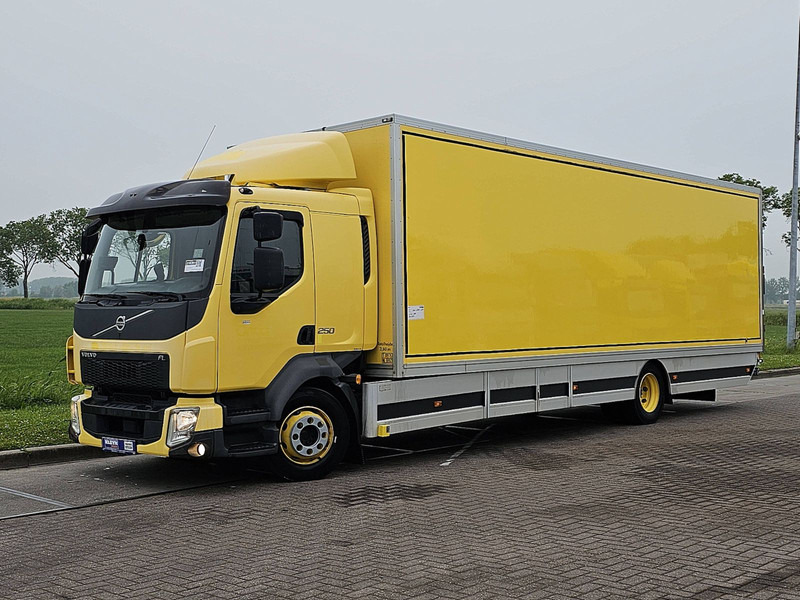 Volvo FL 250.12 TAILLIFT AIRCO DOORS - Dobozos felépítményű teherautó: 2 kép. Volvo FL 250.12 TAILLIFT AIRCO DOORS - Dobozos felépítményű teherautó: 2 kép.